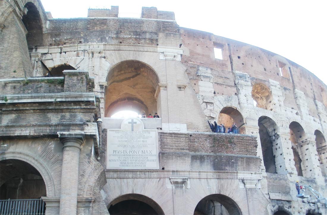 Опис Колізею характеристика римського Колізею в Італії розповідь про Колізей фото будівлі архітектура