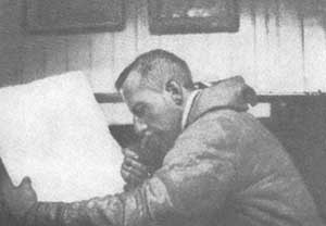 Роальд Амундсен в каюті судна Йоа