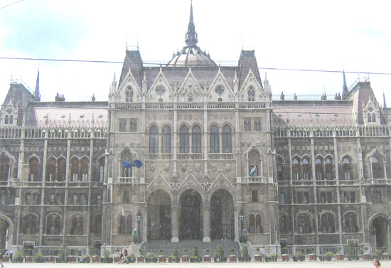 Будівля парламенту в Будапешті коротко історія будівництва архітектура  характеристика угорський парламент